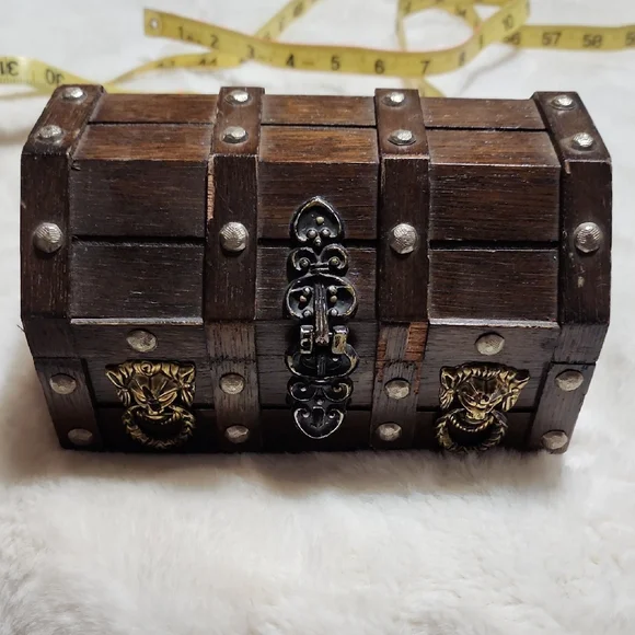 Vintage Wooden Pirate Treasure Chest Box With Lock& Key ! - Picture 1 of 10